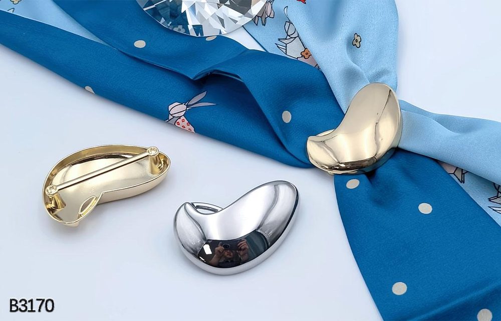 Metal Scarf Buckle Clasp for Scarves and Outfits