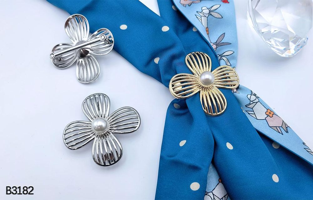 Metal Scarf Buckle Brooch for Scarves and Clothing