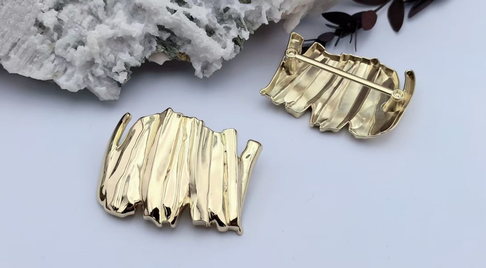 Metal Scarf Buckle Clasp for Scarves and Outfits