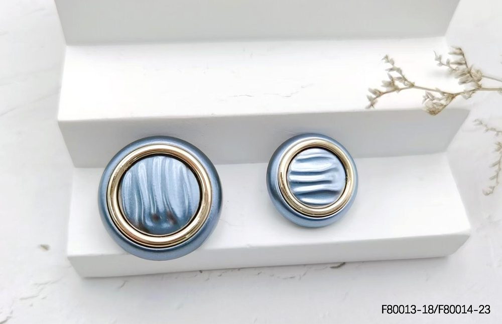 Metal Decorative Sew-on Buttons in Two Sizes for Coats and Knitwear