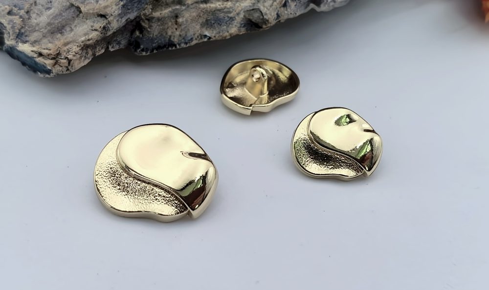Metal Sew-on Buttons in Two Sizes for Coats, Suits & Knitwear