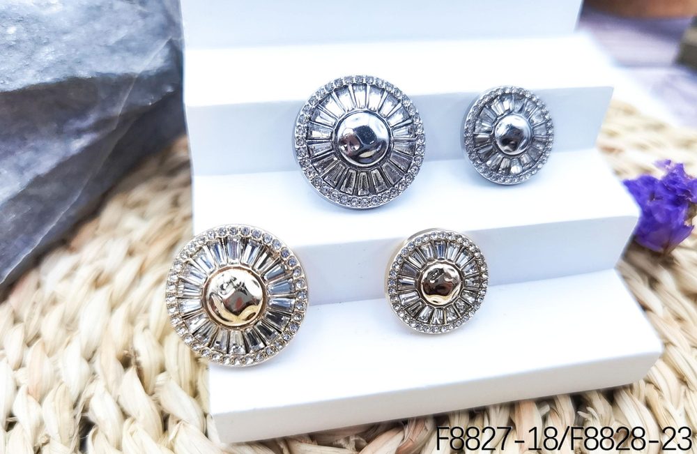 Metal Sew-on Buttons in Two Sizes for Coats and Suits