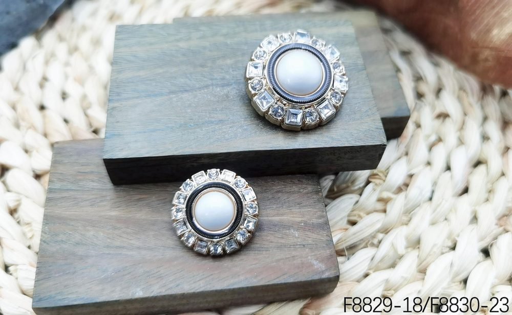 Metal Sew-On Buttons in Two Sizes for Coats and Suits