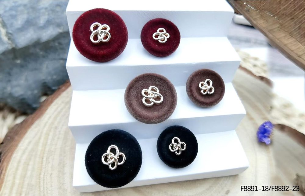Metal Sew-On Buttons in Two Sizes for Coats and Suits
