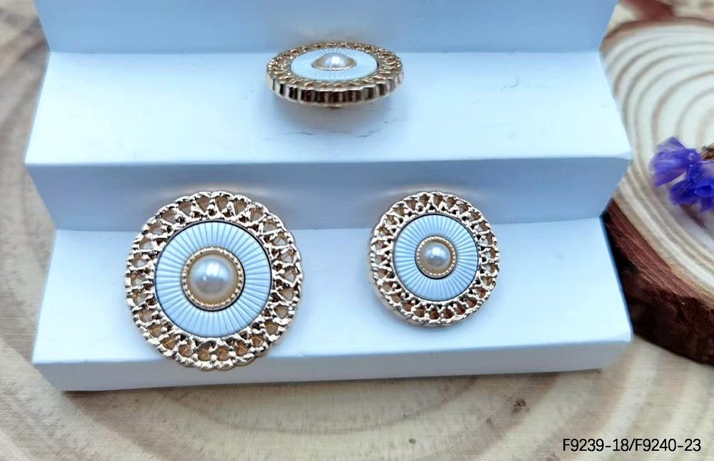 Metal Sew-On Buttons in Two Sizes for Coats and Suits