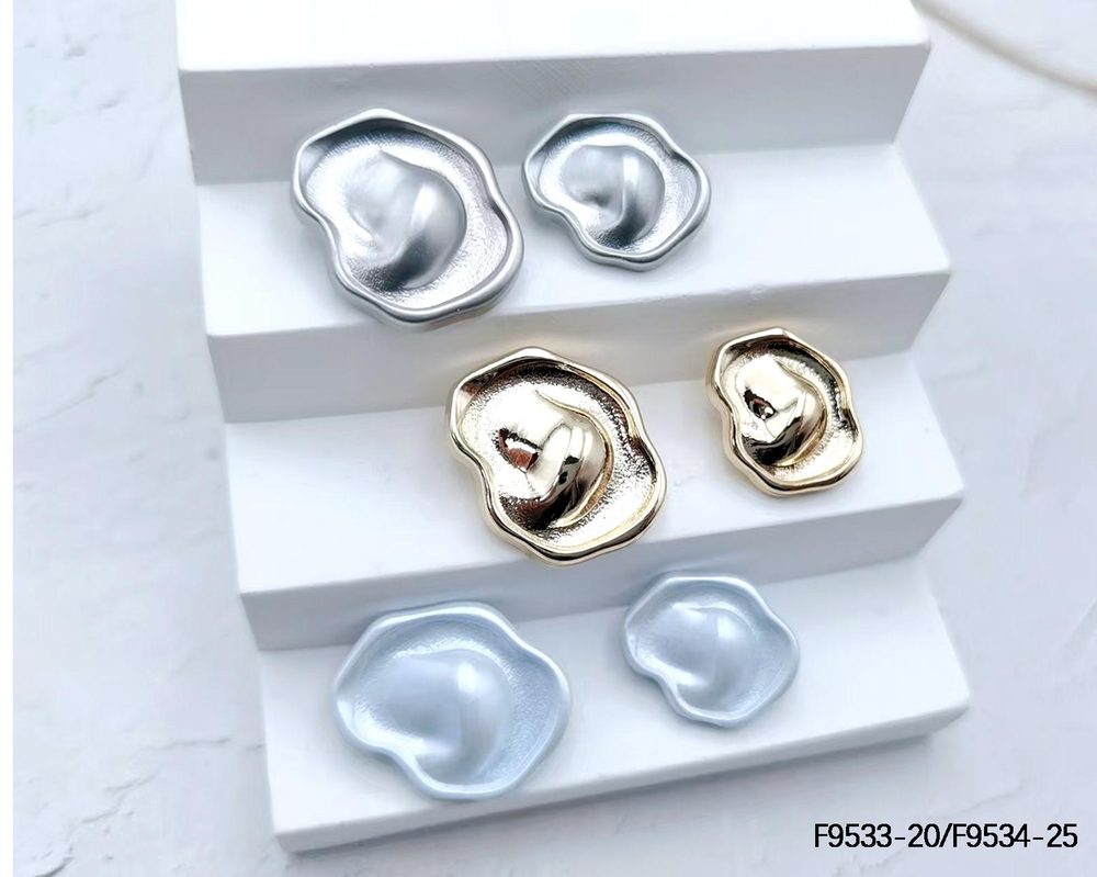 Metal Sew-On Buttons in Two Sizes for Coats and Suits
