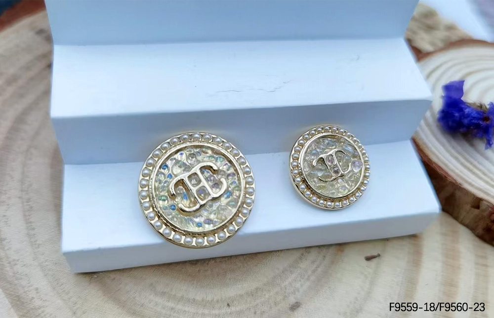 Metal Sew-on Buttons in Two Sizes for Coats and Suits