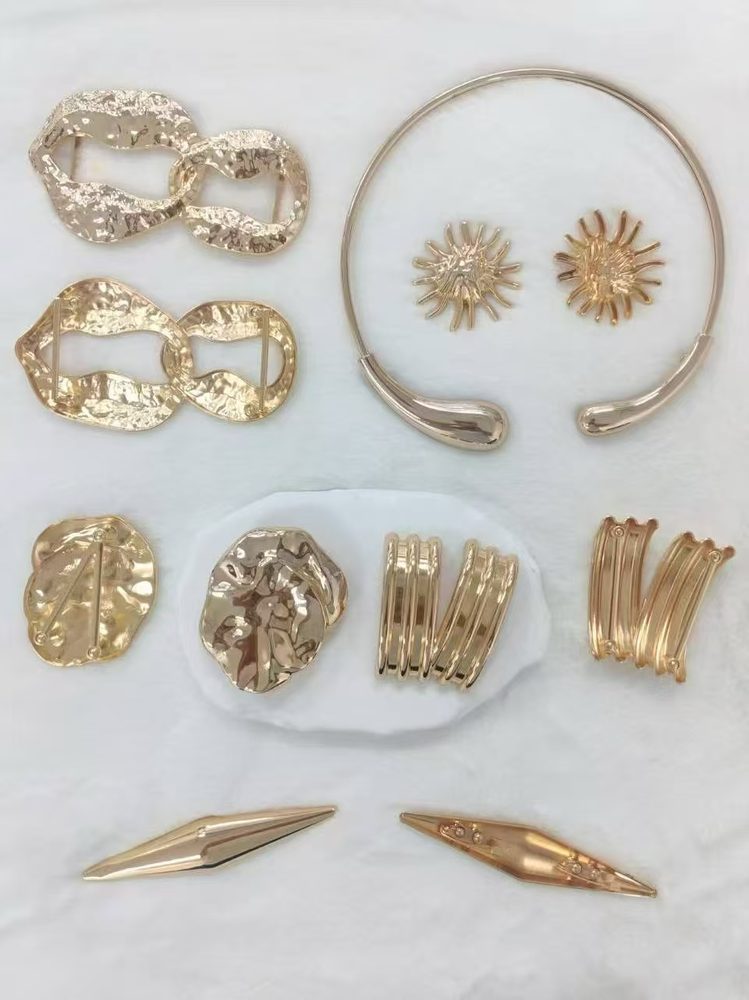Elegant Brooch and Scarf Buckle for Apparel Accessories
