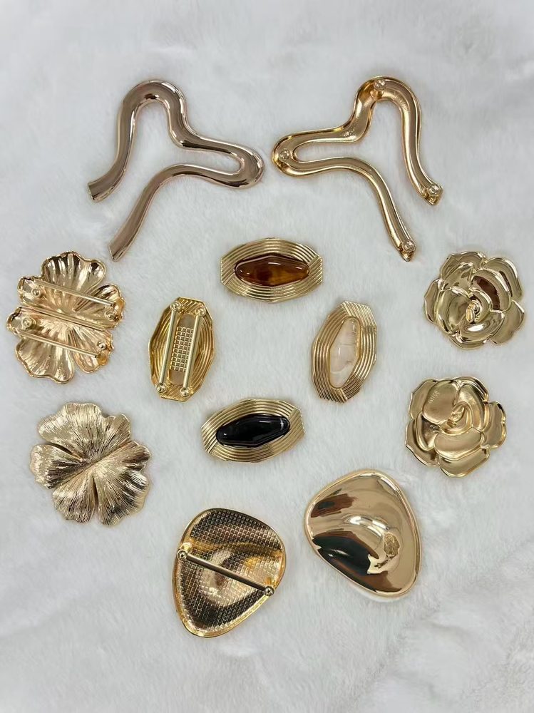 Elegant Brooch & Scarf Buckle for Clothing and Accessories