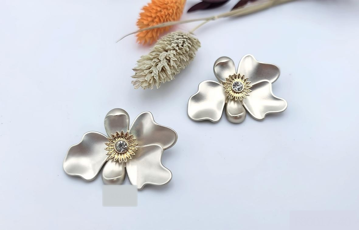 Decorative Flower Brooch 06