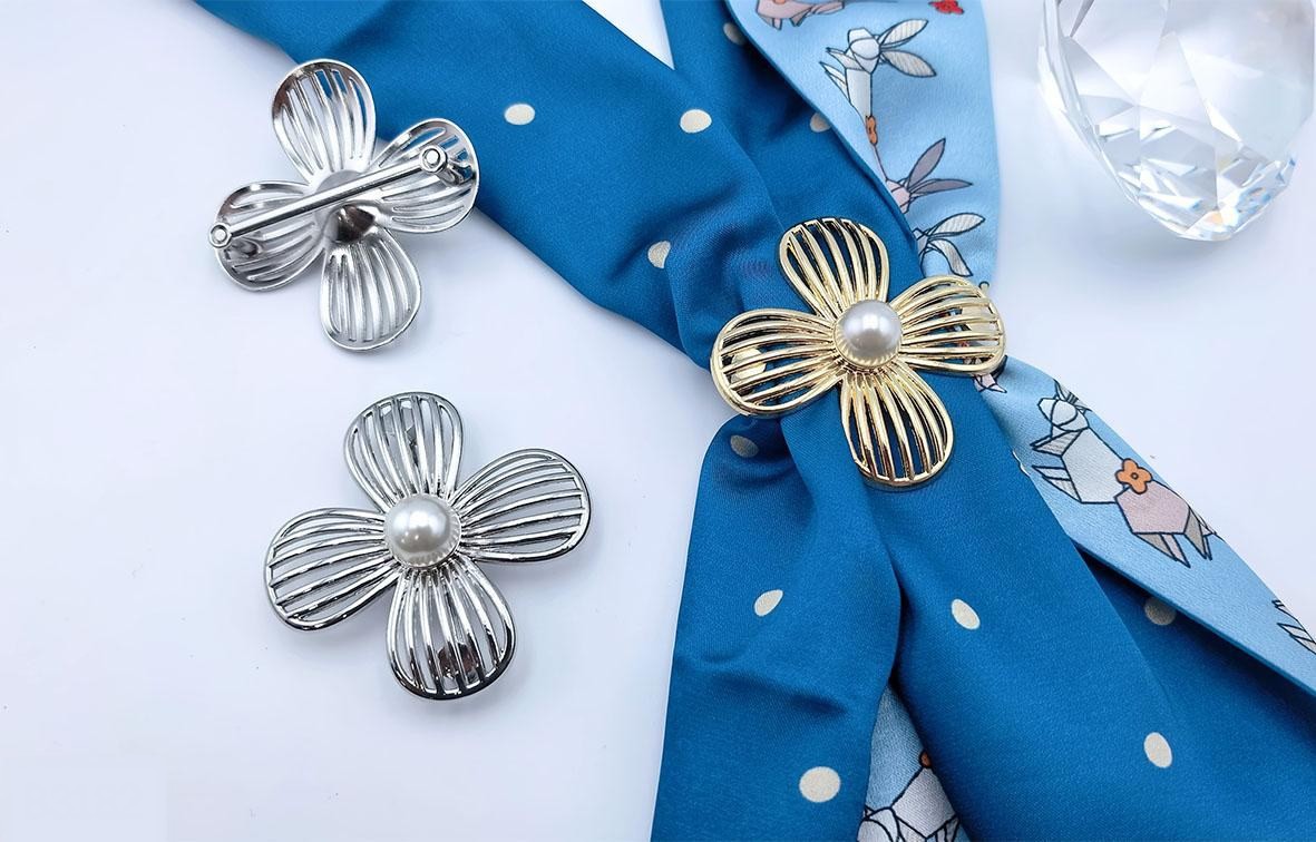 Scarf Buckle 06