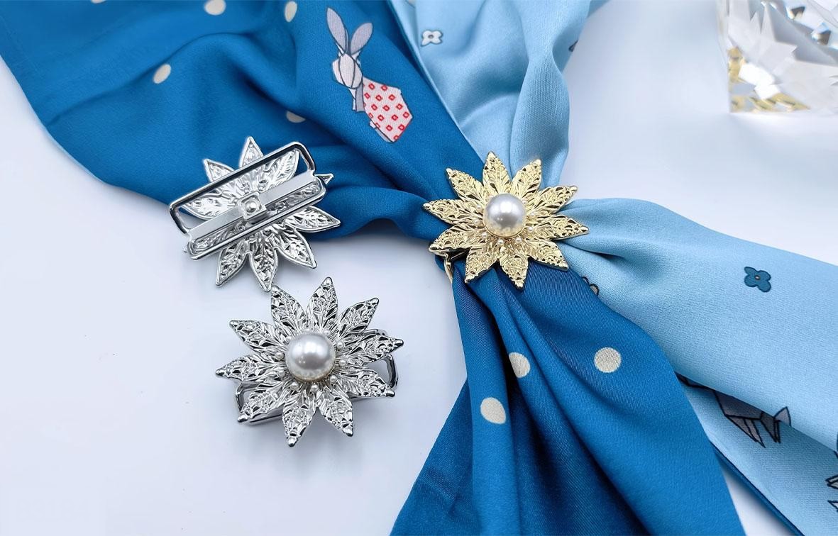 Scarf Buckle 07