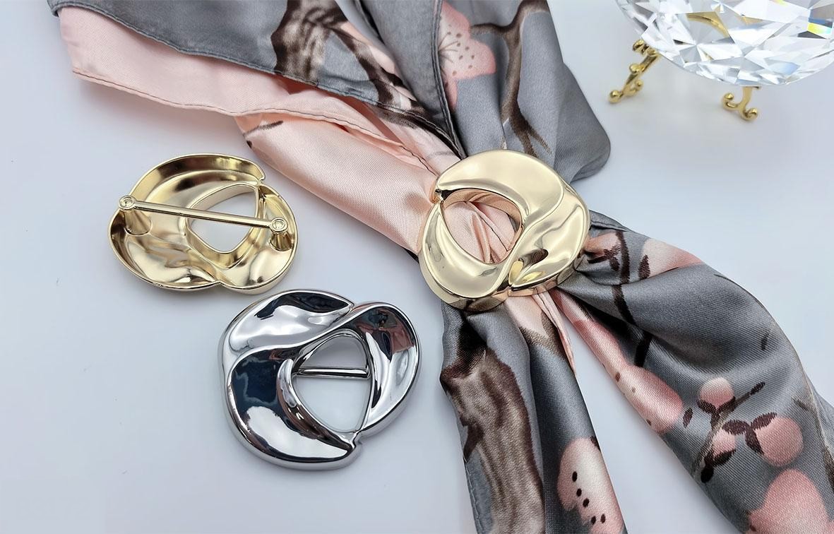 Scarf Buckle 08