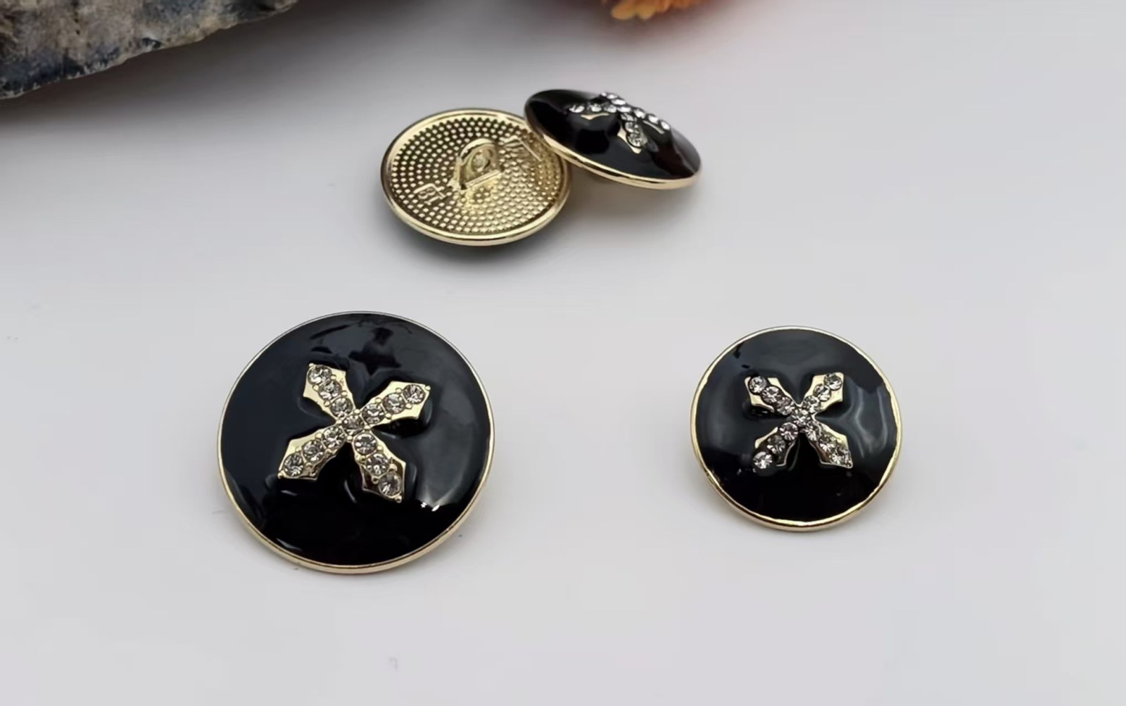 Sew-on Button F6097-18/F6098-23