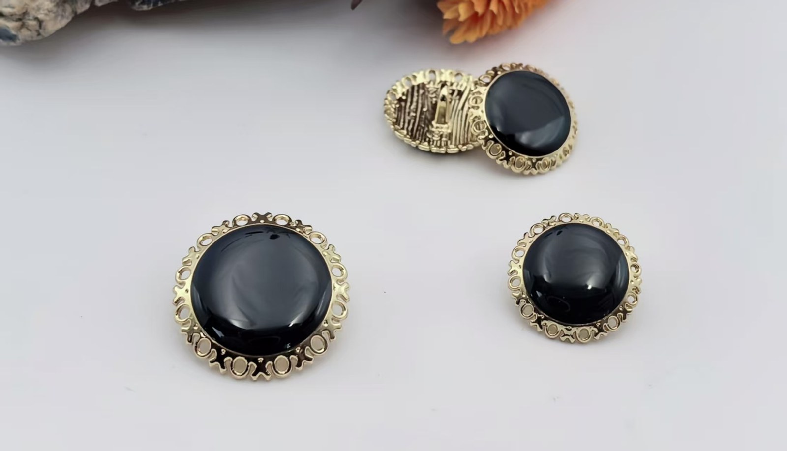 Sew-on Button F7362-18/F7363-23
