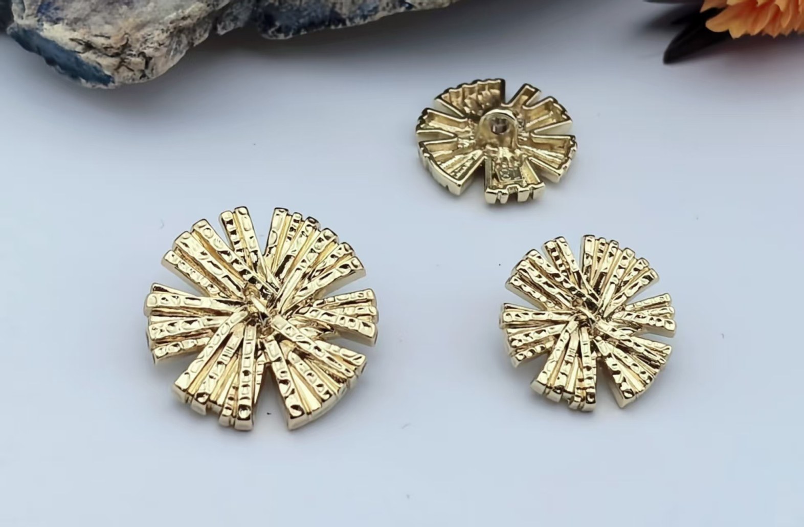 Sew-on Button F80151-18/F80152-23