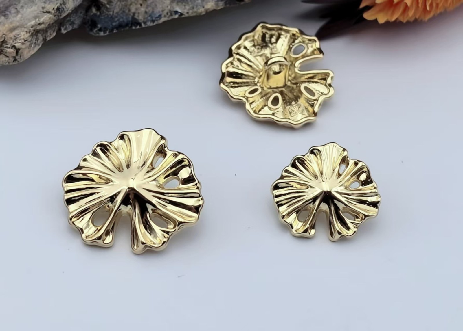 Sew-on Button F80155-18/F80156-23