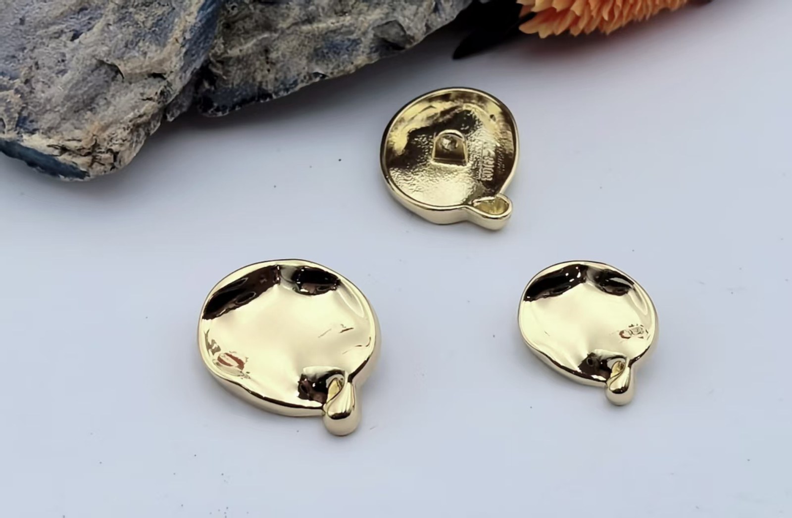 Sew-on Button F80167-18/F80168-23
