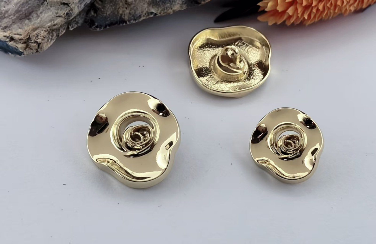 Sew-on Button F80173-18/F80174-23