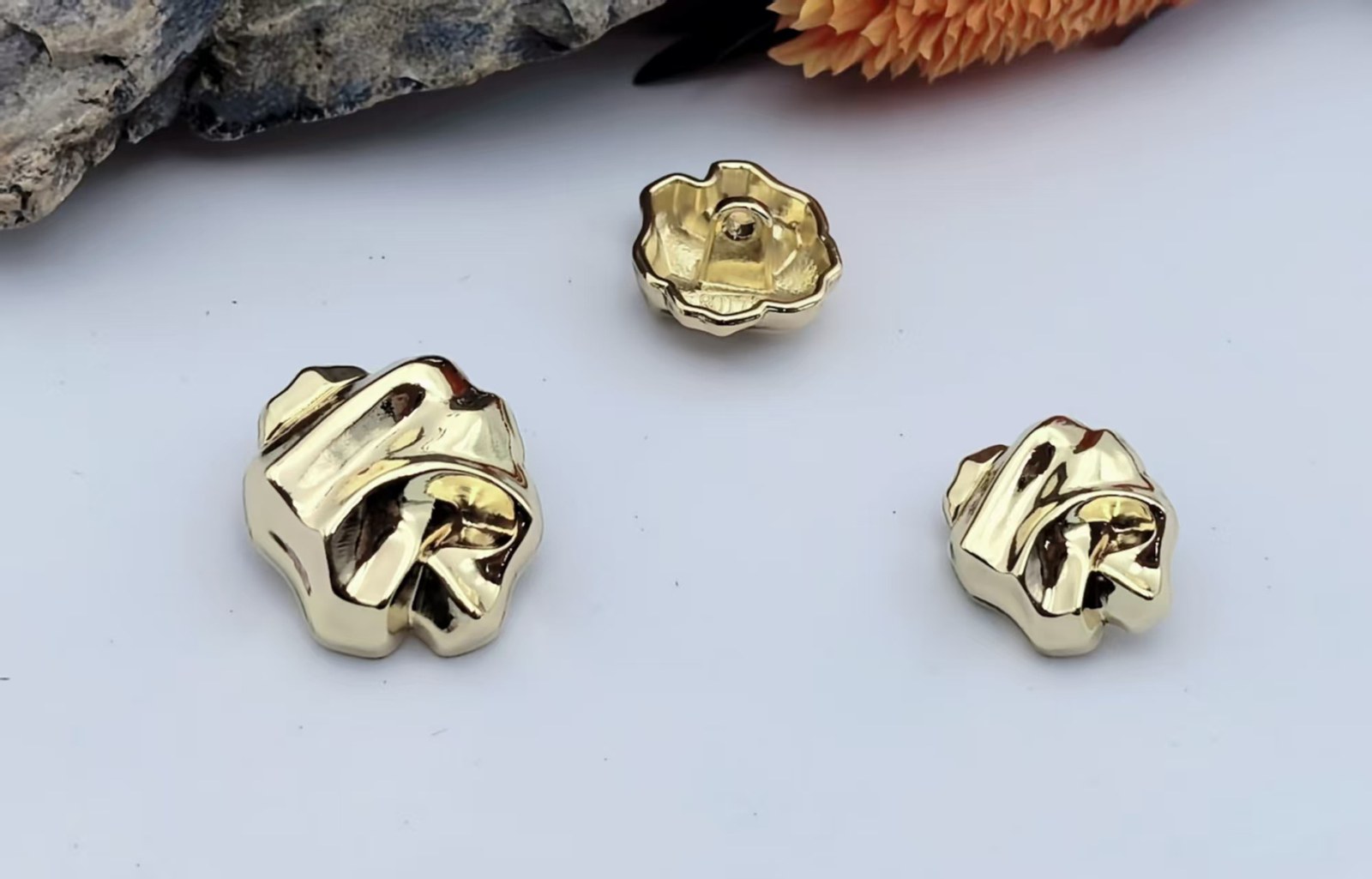 Sew-on Button F80175-18/F80176-23
