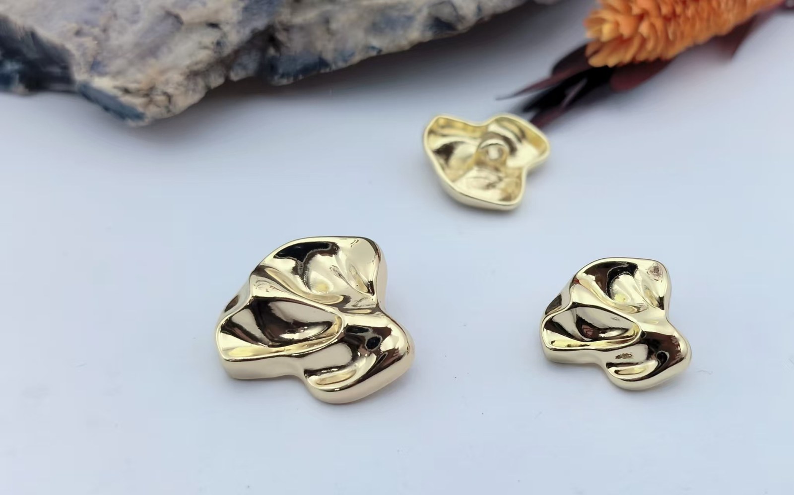 Sew-on Button F80201-18/F80202-23