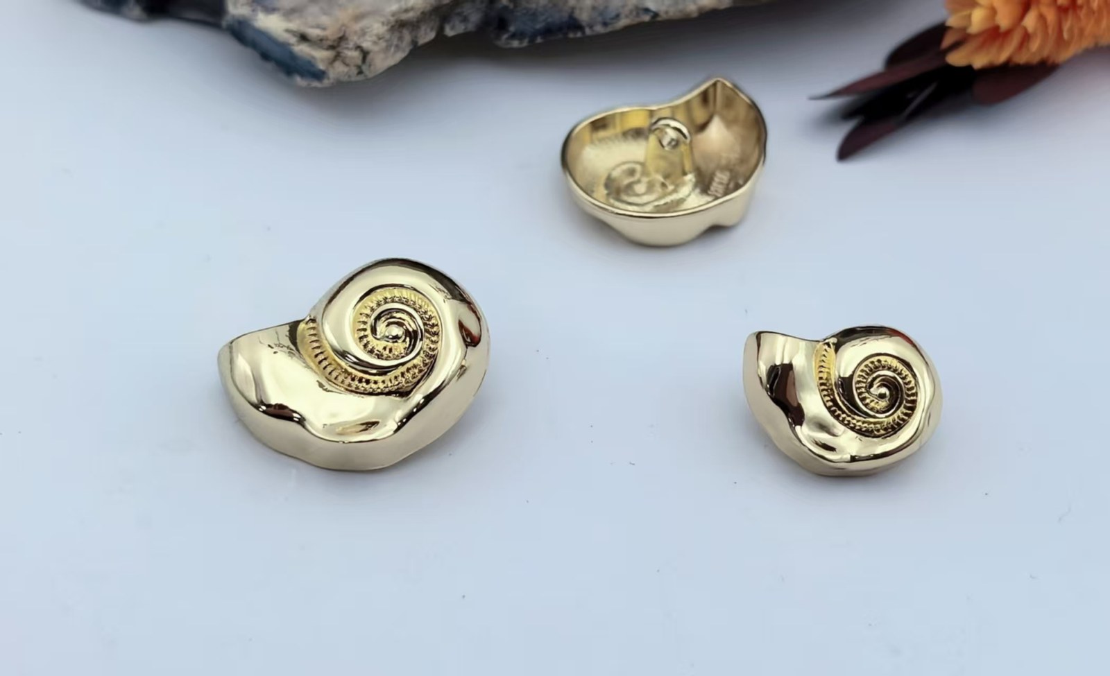 Sew-on Button F80205-18/F80206-23