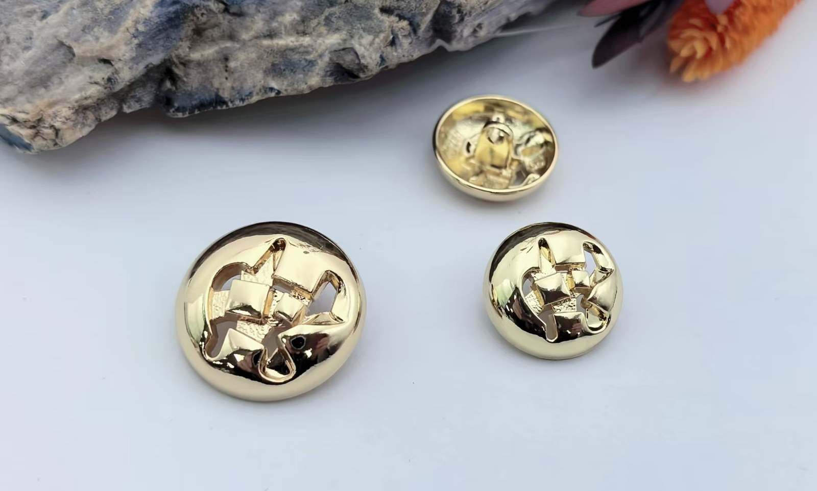 Sew-on Button F80237-18/F80238-23