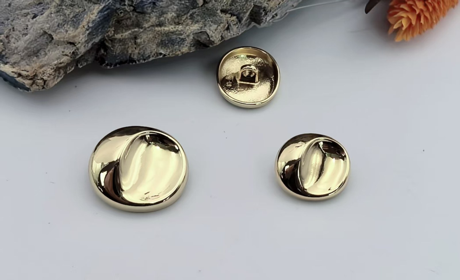 Sew-on Button F80268-18/F80269-23
