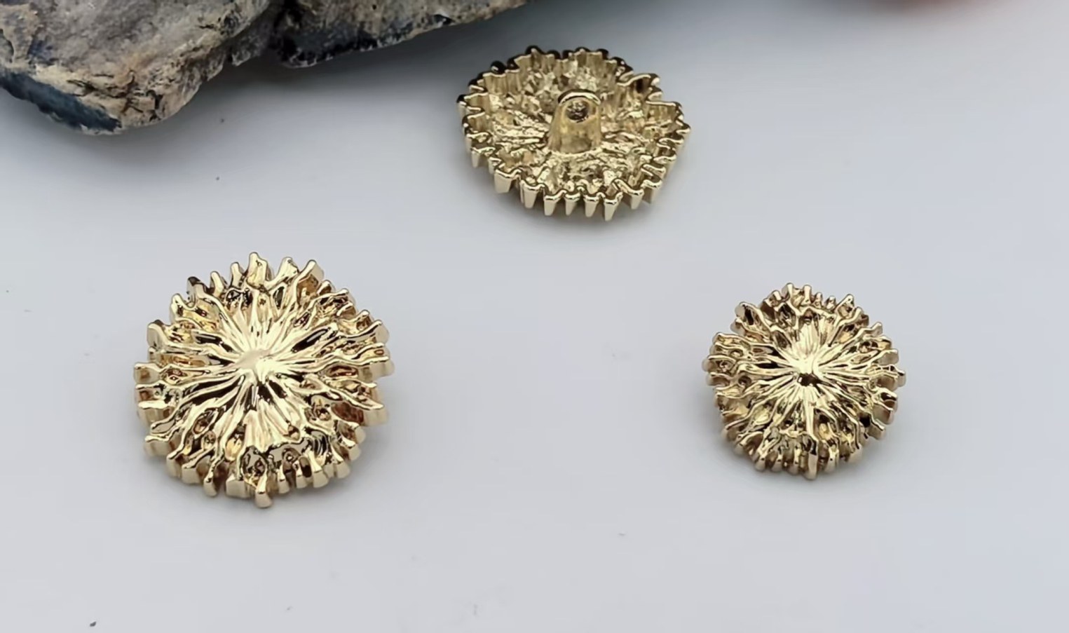Sew-on Button F80276-18/F80277-23