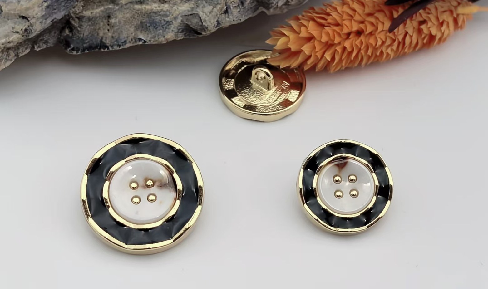 Sew-on Button F80286-18/F80287-22