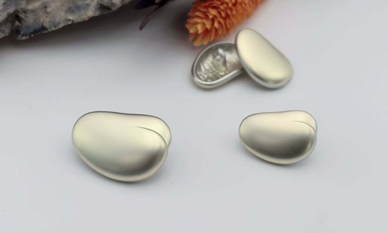 Sew-on Button F8871-20/F8872-25