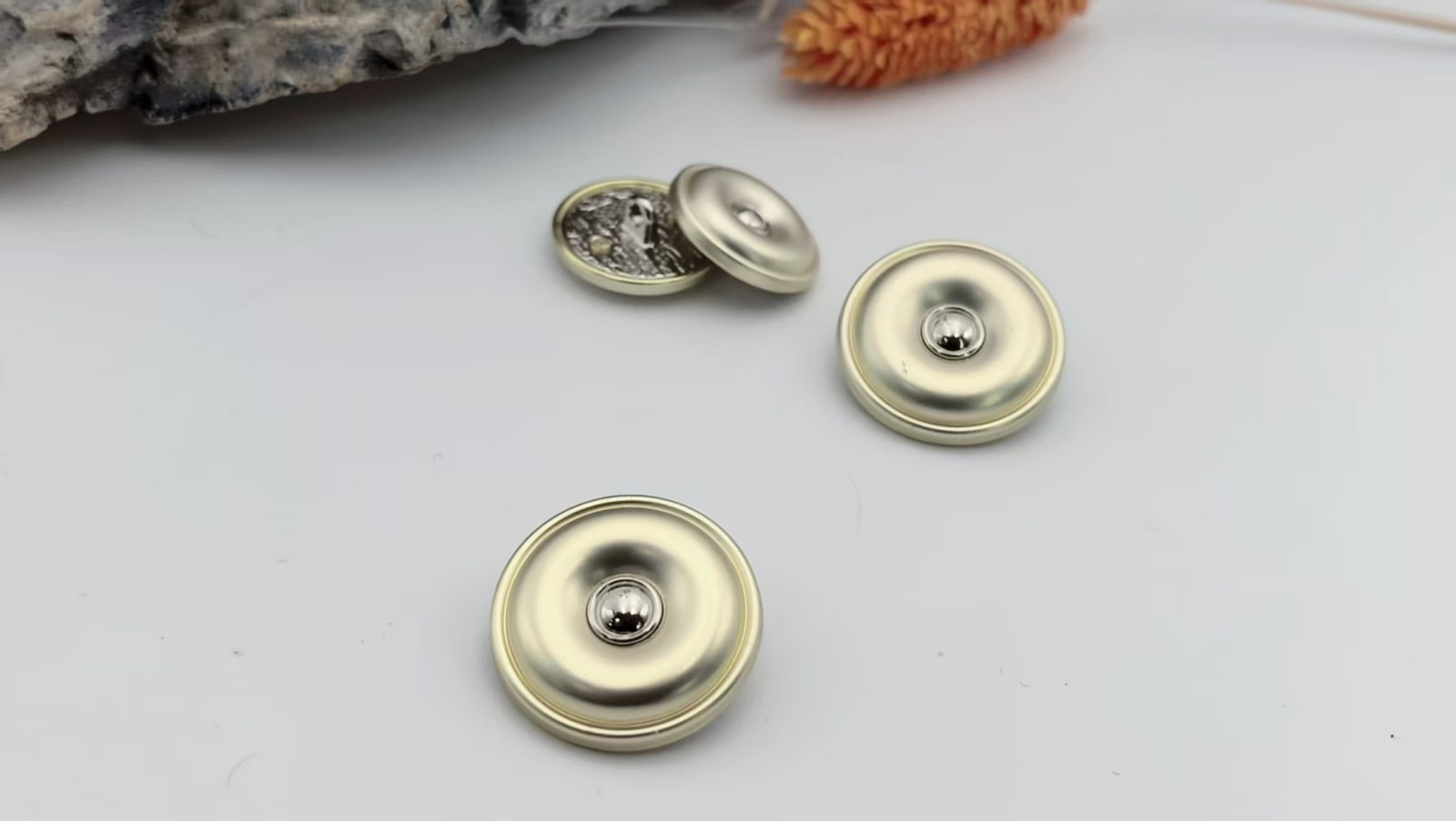 Sew-on Button F8886-23/F8885-18