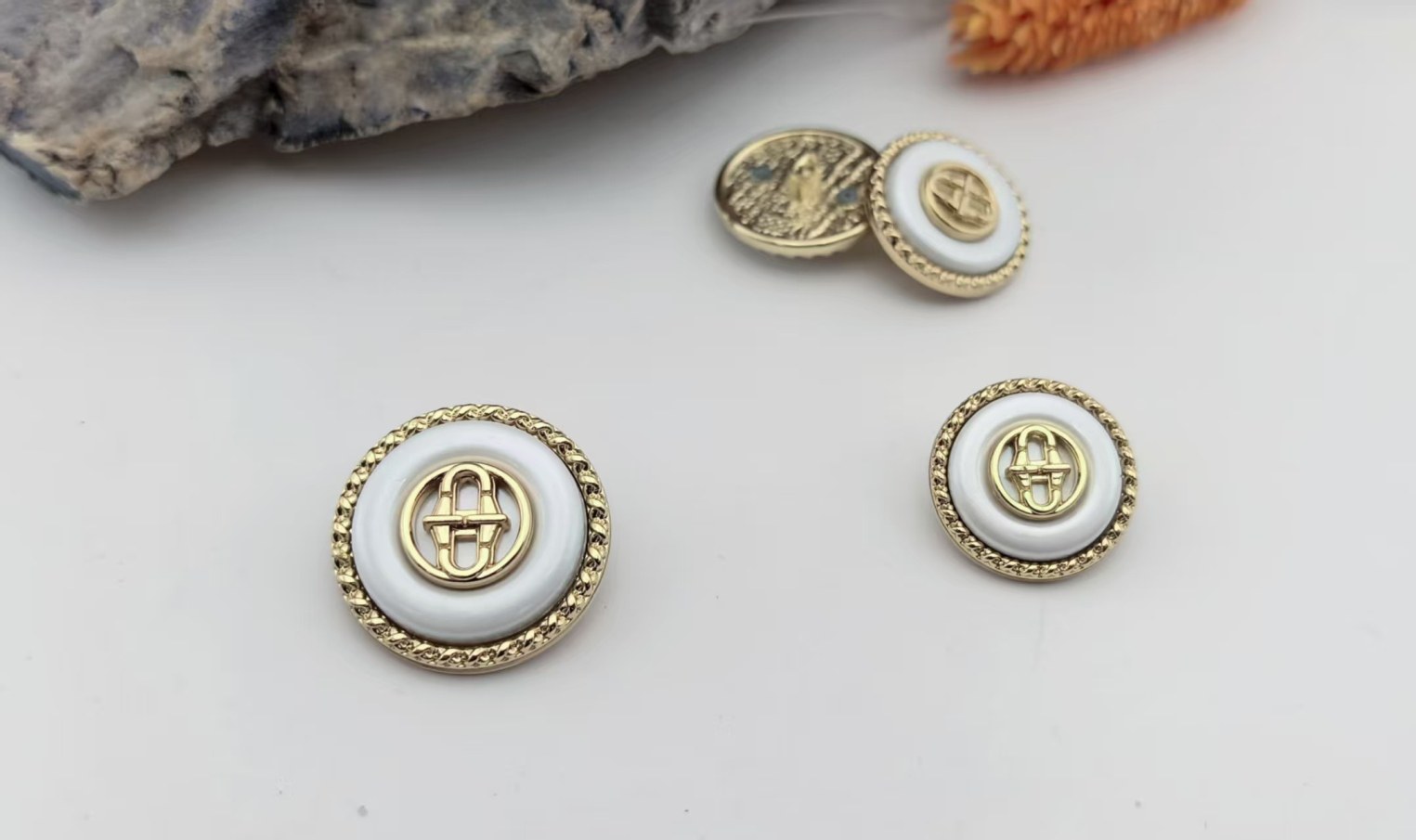 Sew-on Button F8887-18/F8888-23